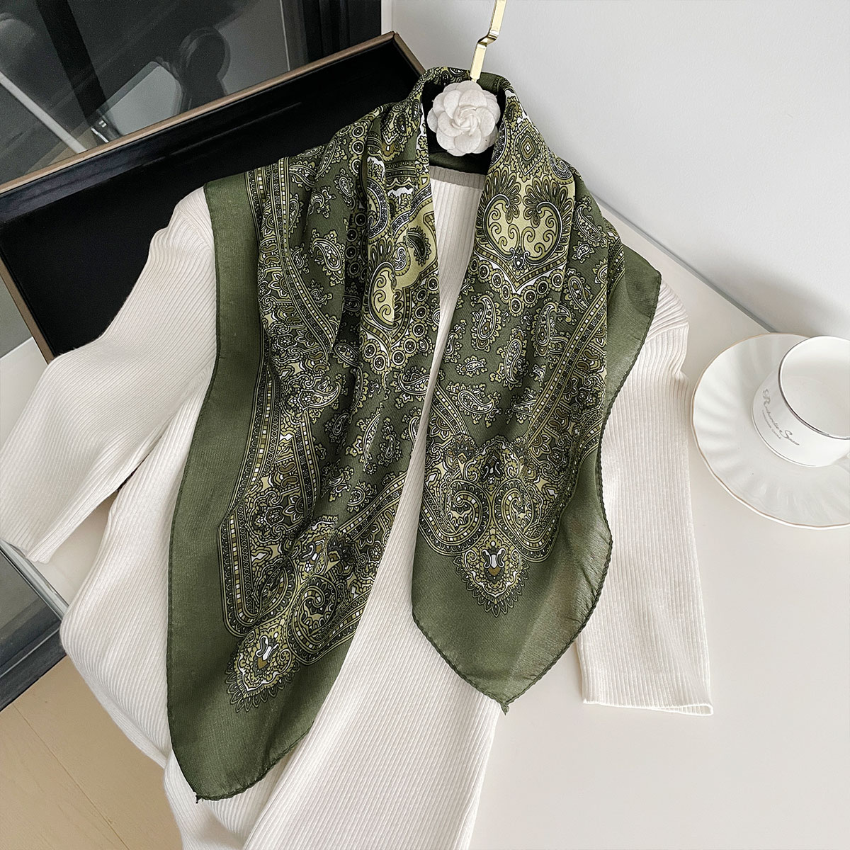 Bandana Cotton - 新ファッション 70 × 70 センチメートル女性のスカーフペイズリープリントスカーフ綿の質感スクエアショール装飾ヘッドバンドネック高級デザインバンダナ