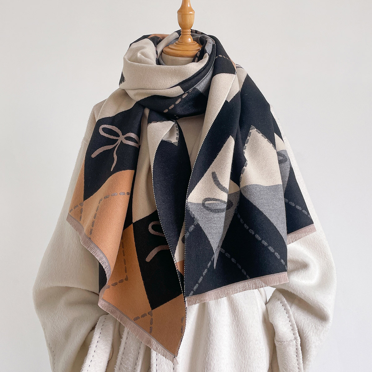 女性用イミテーションカシミヤスカーフ フリンジ付き 厚手 暖 - Pashmina Wrap Large のレビューと価格