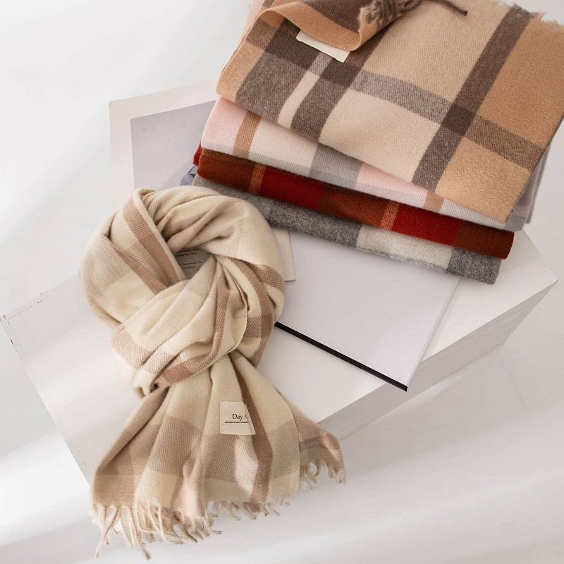 冬の外出に最適な、どんな服装にも合わせやすい、暖かく防寒性の - Infinity Scarf Knit のレビューと価格